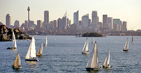 Hafenstadt mit Skyline